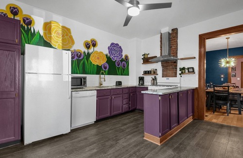 Italian Village House | Shalom Cottage Short North -Walk to Convention Ctr, Close to Hospitals & More