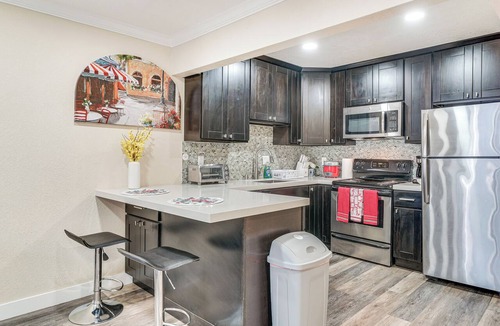 Pleasanton Condo | Shop, Hike & Sip Wine: Pleasanton Gem w/Balcony!