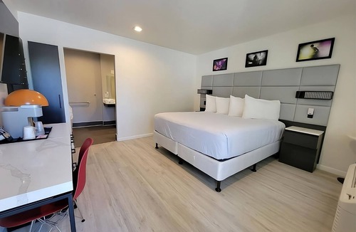 Newhall Hotel | Shopping Spree at Westfield Valley Fair Shopping Mall and Santana Row! Parking