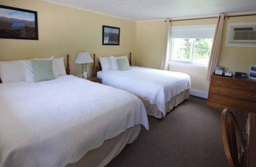 Dryden Hotel | Shorefront Wilson Lake Inn: kayaks, canoes & lakeview rooms in Wilton, ME
