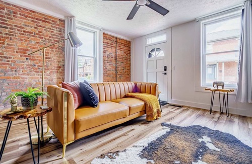 Italian Village House | Short North/Downtown | Steps to High St | Walk to Convention Ctr | 5.8K+ Reviews