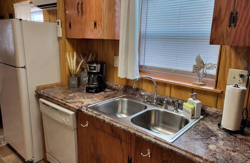 Omaha Cottage | Simple Suite Rental for Relaxing Vacation in the Ozarks near Branson, Missouri