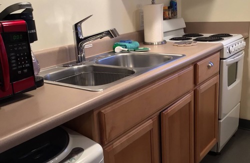 Juneau Cottage | Sitka Rose - Cabin, minutes from airport & ferry - self check-in
