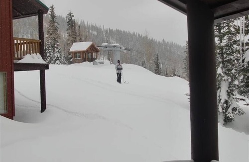 Beaver Condo | Ski in - Ski Out Condo right next to the Main Lodge !
