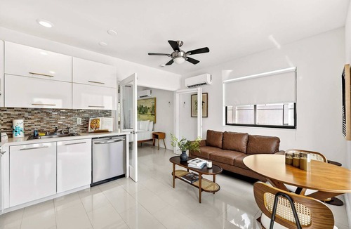 Beverly Heights Apartment | Sleek Kitchenette & Queen Bed