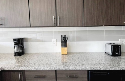 Corryville Apartment | Sleepover | Stunning 1BD/1BA + Gym - Cincinnati
