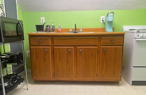 New Castle House | Sleeps 14! 4 BR w/9 Beds & 2 Bathrooms + WIFI!