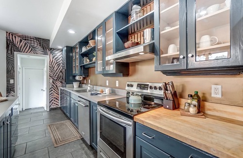 CUF House | Sleeps 17 Event House in Cincinnati with 6 Bedrooms 5 Lofts