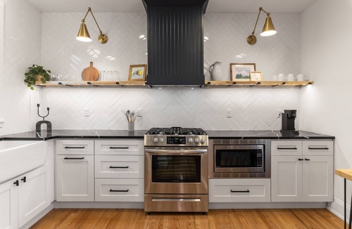 Walnut Hills House | Sleeps 20: Historic Home with Driveway Parking Near Downtown, 40 Min from Ark