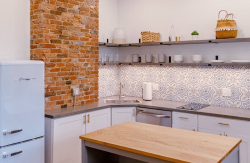 Walnut Hills House | Sleeps 22: Entire 3-Unit Building, 5 Baths, 5 Min to Downtown