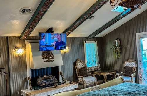 Spruce Pine Hotel | Smithmore Castle [ America's only 5 Star Castle Hotel ]