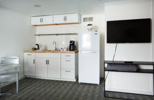 Downtown Anchorage Hotel | Snob Hollow Inn Downtown Anchorage