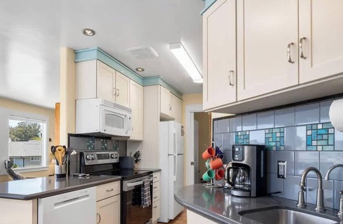 Eastside Santa Cruz House | Snug Harbor