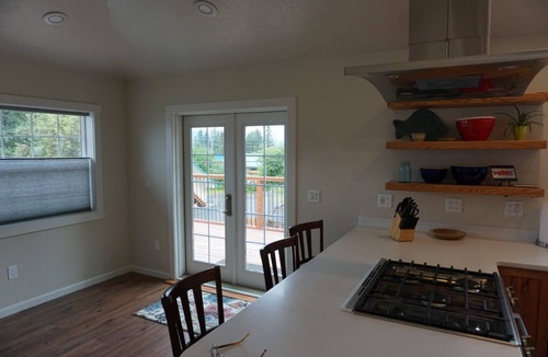 Seward House | Sockeye house 420 3rd ave Large house located in downtown Accommodates up to 12