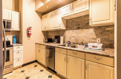 Downtown St. Louis Apartment | Soul - 4 bedroom apartment with a blues theme
