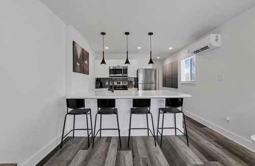 Olde Towne East Villa | Spacious 1BR Sleeps 4 | Near Airport + The Shoe