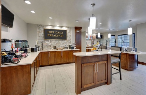 Schertz Apartment | Spacious 2BR Suite w/Free Breakfast + Pool