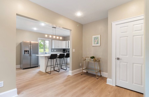 Oakley House | Spacious 3 bed 2.5 bath 2pk spot
