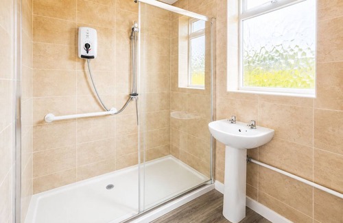 Coxhoe Apartment | Spacious 3 bed, 2 min drive from amazon and A1