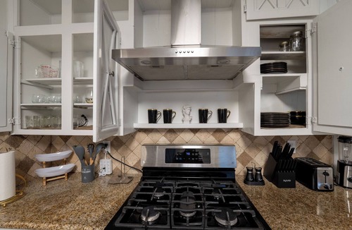 Barker House | Spacious 3-Bedroom Katy Home Sleeps 8. Perfect for Families & Business Travelers