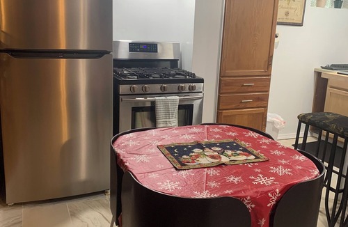 Campbell House | Spacious 3 level 4-bedroom house- 2 Full kitchens-2 king beds and 3 queen beds.