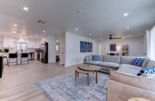 Spring Branch West House | Spacious 3BR near Memorial City, Backyard + Grill + Garage