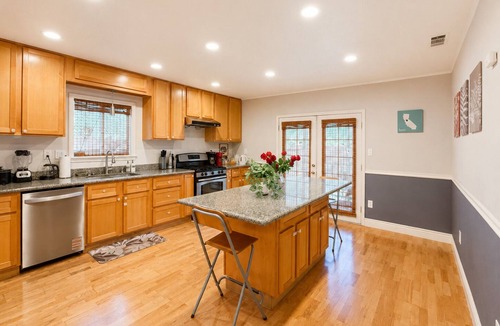 Ashland House | Spacious 3BR w/Large Backyard | Near SF & OAK