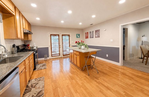 Ashland House | Spacious 3BR w/Large Backyard | Near SF & OAK