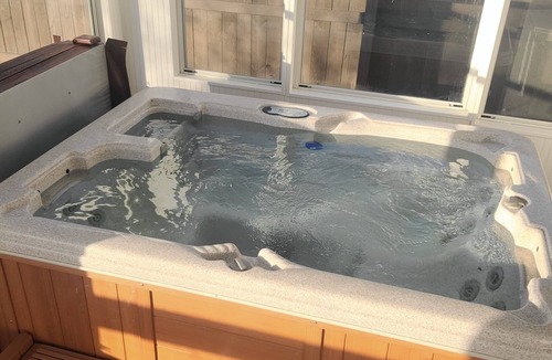 Wilmington House | Spacious 4-bedroom Home in central Wilmington - Hot Tub - Pet Friendly - Clean