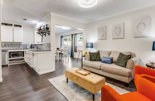 Irving House | Spacious 4-bedroom Home with Hot Tub - Private Oasis in DFW