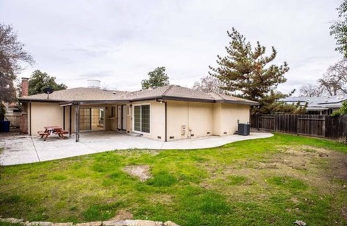 Merced House | Spacious 4-bedroom house with WiFi and AC in wonderful Merced