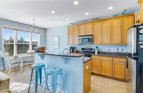 Rehoboth Beach House | Spacious 4BR/3.5BA Townhouse w/Pool & Linens, 2 Miles to Rehoboth Boardwalk