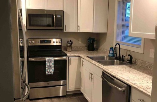 Bangor House | Spacious 4BR| Near Airport | Covered Patio