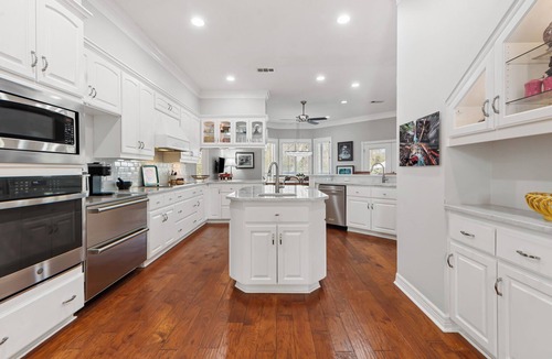 Nantucket House | Spacious 5-bedroom house with pool, fenced yard for pets, in College Station