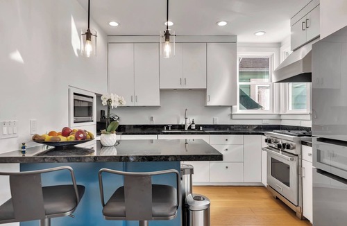 Bernal Heights House | Spacious 5-bedroom house - AC, Wifi, Sauna, Sundeck, Garden, Home Cinema…