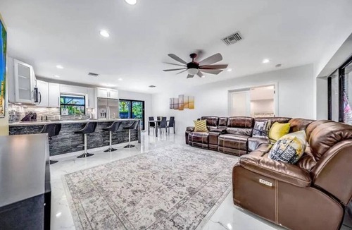 Wilton Manors House | Spacious 5-bedroom house with WiFi and AC in charming Wilton Manors