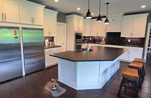Powell House | Spacious 5-bedroom Energy Neutral Retreat on the Olentangy River