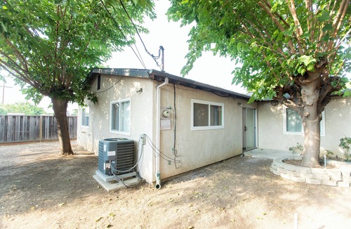 Willow Glen House | Spacious 5 Bedroom Home! Free WI-FI! AC and HEAT!