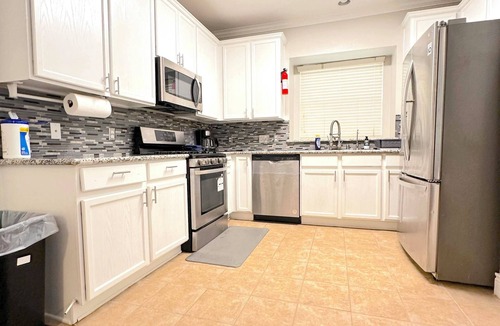 Clodine House | Spacious 5bed Houston Retreat Home 6 guests 4 bedrooms 5 beds 3 baths