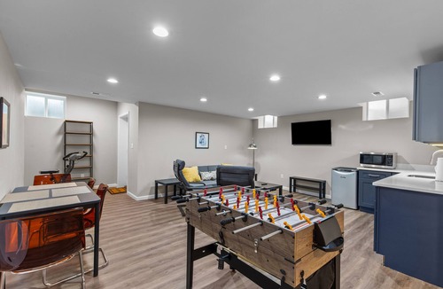 The Gate House | Spacious 5BR Near SLU | Drive to Arch, Ballparks & Breweries | EV Charger
