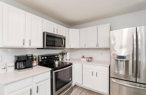 Groveport House | Spacious 6-Bedroom Home Near Columbus, Sleeps 17, Perfect for Large Groups