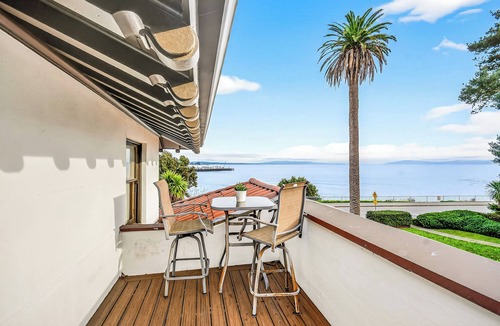 Westside Santa Cruz House | Spacious 8-bedroom house in charming Santa Cruz on West Cliff