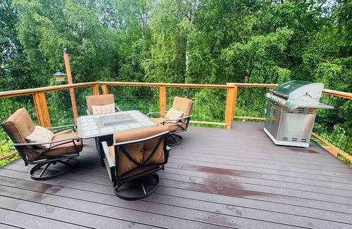 Abbott Loop House | Spacious Alaska Basecamp - Close to Trails, Wildlife, Shopping, & Adventures
