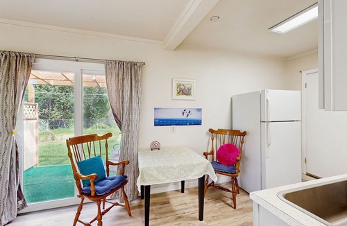 North Star House | Spacious Anchorage Retreat with Separate Studio – Ideal for Groups