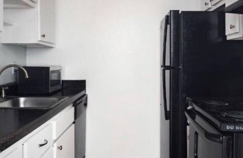 Houston Apartment | Spacious and Modern Hotel Suites with Heated Pool, Gym and Hot Tub!