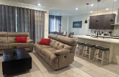 Lodi House | Spacious,brand new 4-bedroom house, sleeping upto 12 in Lodi with AC,heat &WiFi.