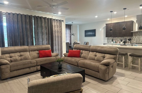 Lodi House | Spacious,brand new 4-bedroom house, sleeping upto 12 in Lodi with AC,heat &WiFi.