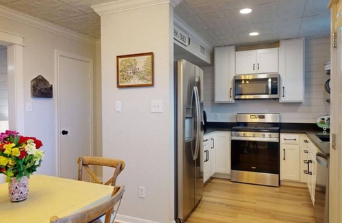 College Station House | Spacious Central Charm - Central College Station Location by Lovely Central Park