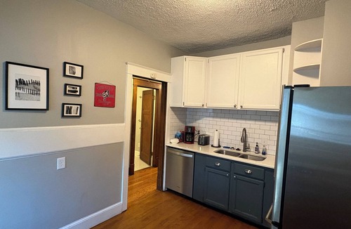 Merion Village House | Spacious, Family Friendly 4BR, 5Qn Beds with Garage in Columbus