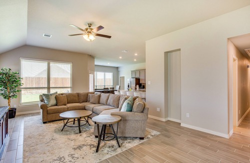Forney House | Spacious Forney Home Rental w/Game Room!